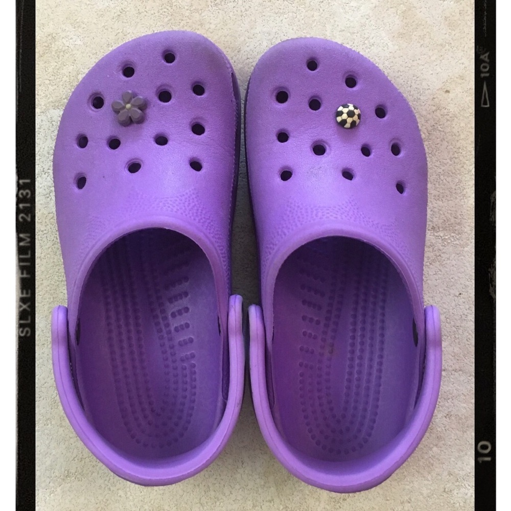 women’s size xs (4-5) purple crocs
